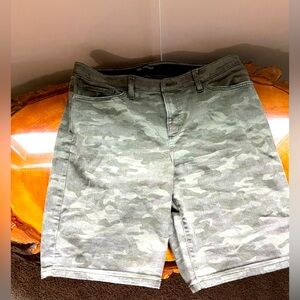 Lee Women’s Bermuda Camouflage Shorts